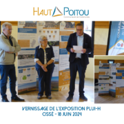 Vernissage de l’exposition sur le PLUi-H à Cissé le 18 juin 2024, avec des intervenants devant des panneaux explicatifs sur le Plan Local d’Urbanisme intercommunal et d’Habitat, organisé par la communauté de communes Haut-Poitou.